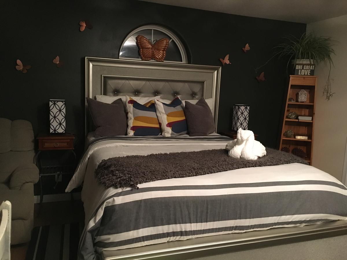 Mabuhay Lakeside Manor Bed and Breakfast Yellowknife Exterior foto