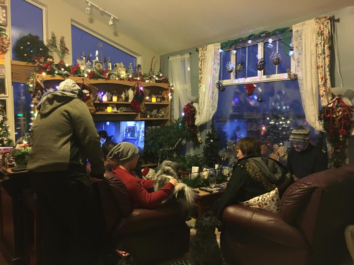 Mabuhay Lakeside Manor Bed and Breakfast Yellowknife Exterior foto
