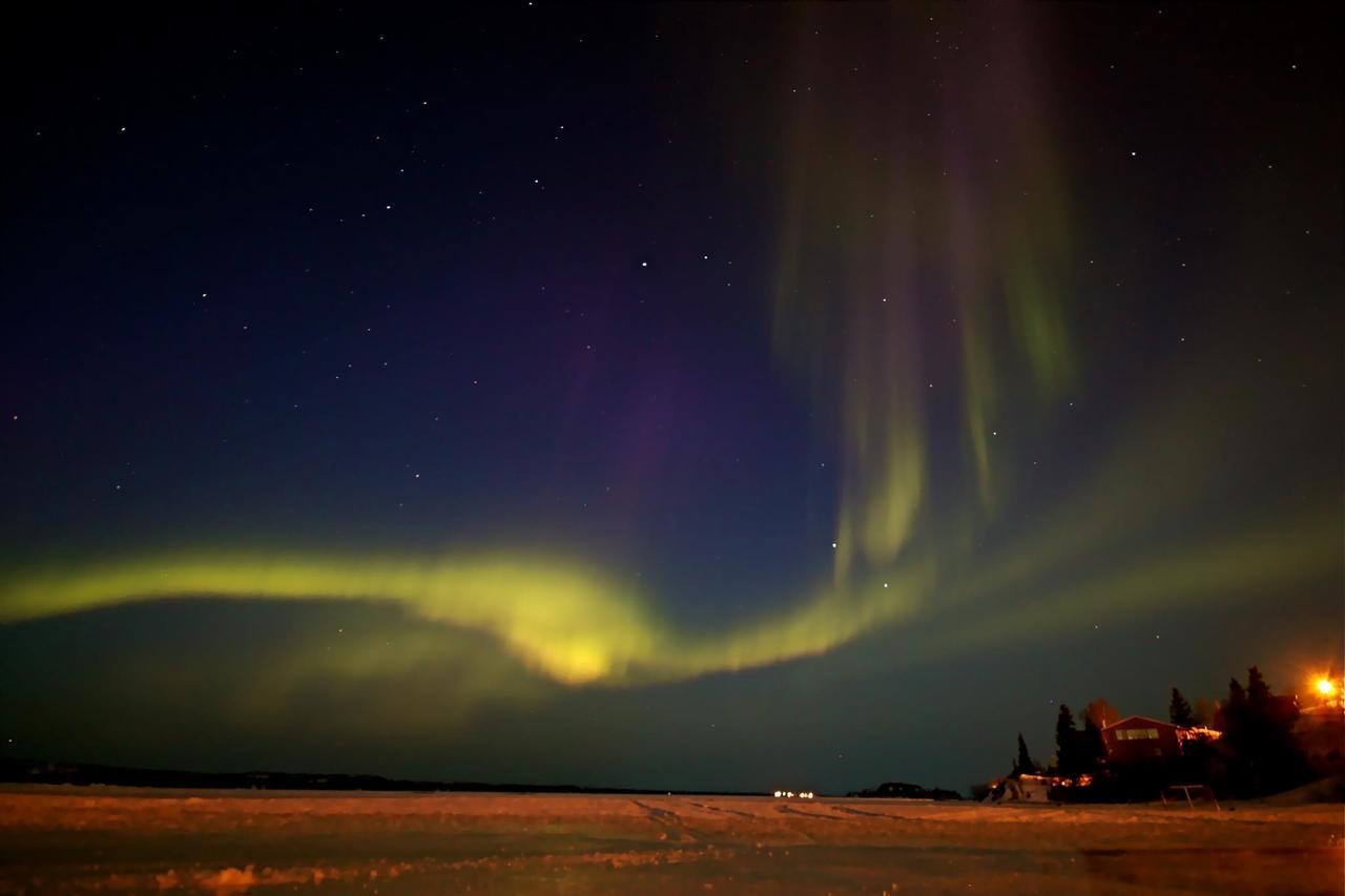 Mabuhay Lakeside Manor Bed and Breakfast Yellowknife Exterior foto
