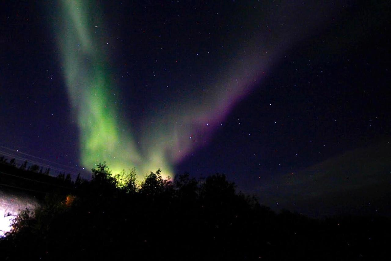 Mabuhay Lakeside Manor Bed and Breakfast Yellowknife Exterior foto